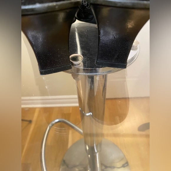 San Marina Paris/Leather Mules/intricate filigree design/gold design 🤎 - Picture 10 of 14